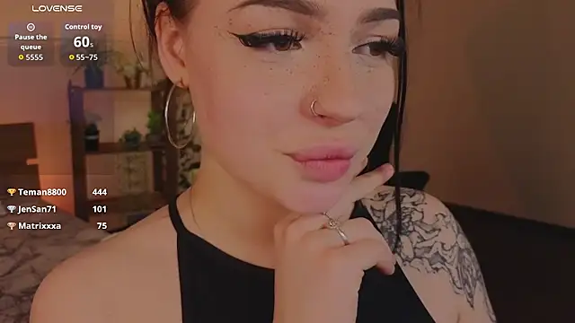 LisaaLiss is live now