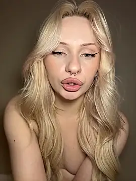 DayaFoxy is live now