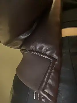 AnitaFly is live now