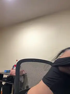 Sara_Fernandez_ is live now