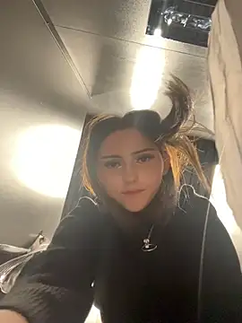 AnitaFly is live now