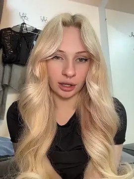 DayaFoxy is live now