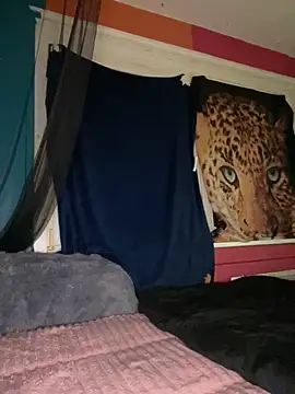 Melissa-Schneider is live now