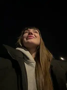 Sophie_Avory is live now