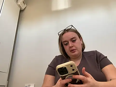 alexiablackkxx is live now