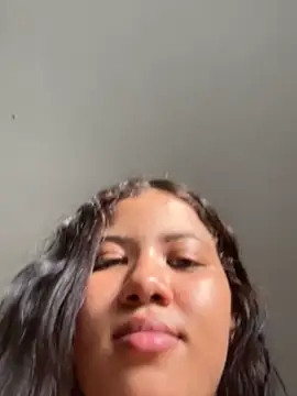 morenahhwy is live now