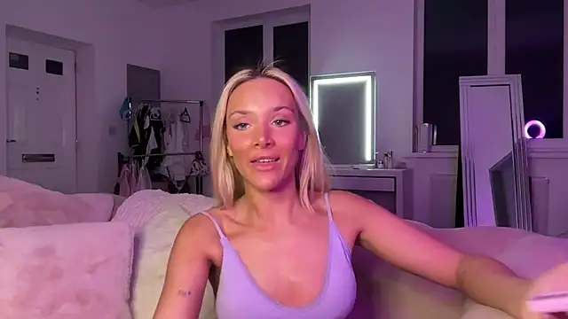 Naughtyblondex is live now