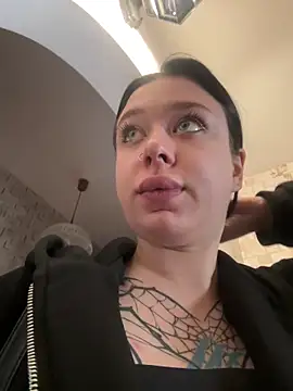 AlishaOfThorns is live now