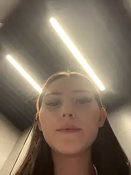 AnitaFly is live now