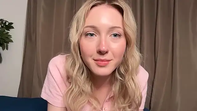 Kattie_Petite is live now