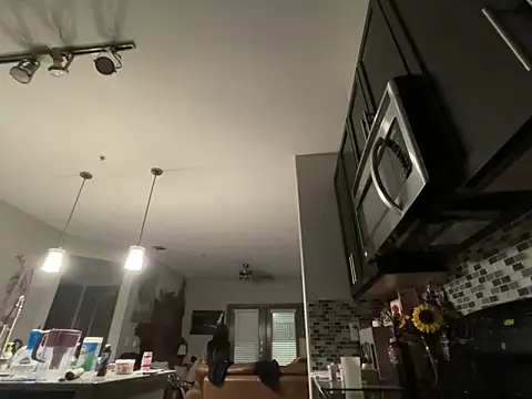 ash10alex is live now