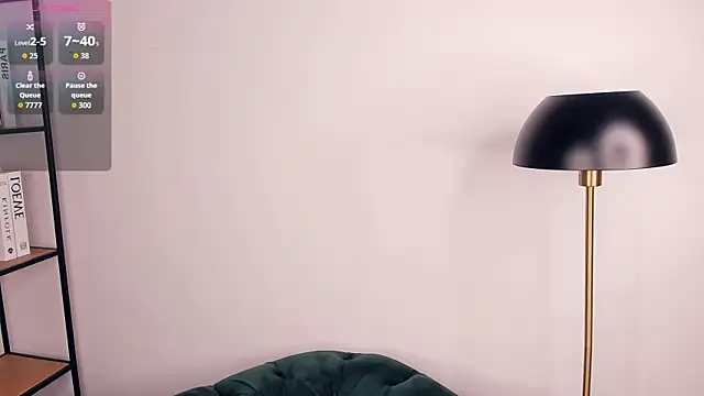 InesPiek is live now