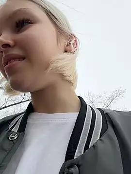 AshleyMur is live now