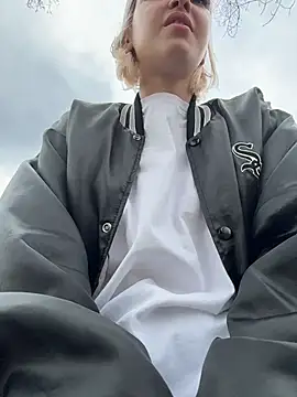 AshleyMur is live now