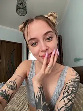 enjoy_my_beauty is live now