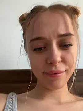 enjoy_my_beauty is live now