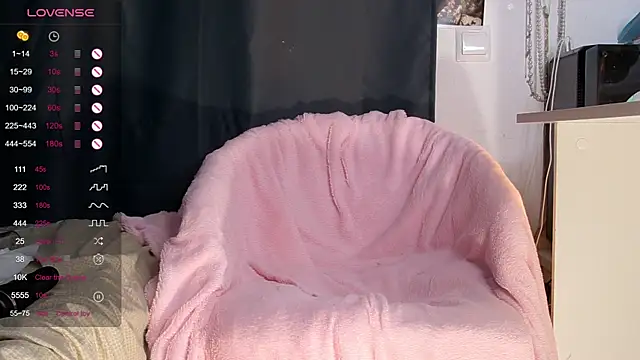 Kellybbface is live now