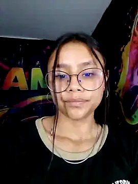 SofieLove_01 is live now