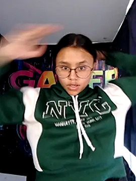 SofieLove_01 is live now