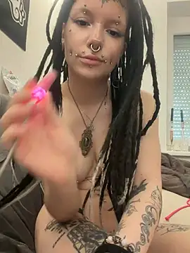 demonLamia is live now