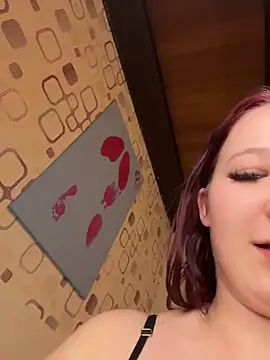 LittleChaosQueen is live now