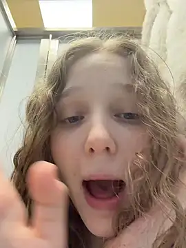 outside_rosy is live now