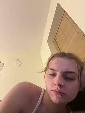 Lola-rosexx is live now