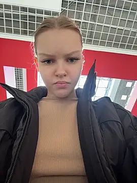 AshleyMur is live now