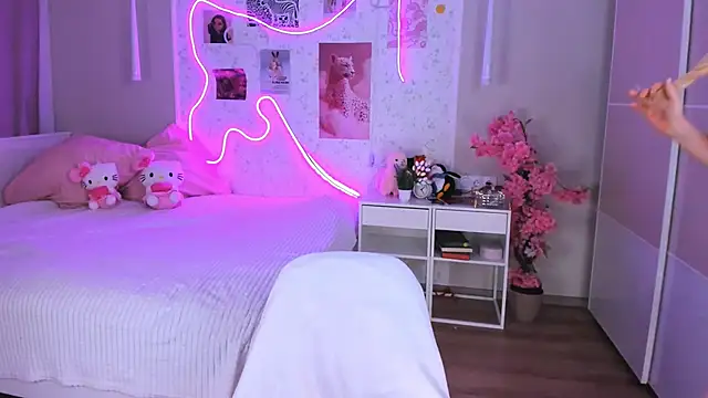 Ella_Lane is live now