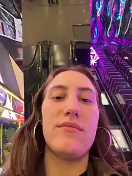 Tiny_Anny is live now