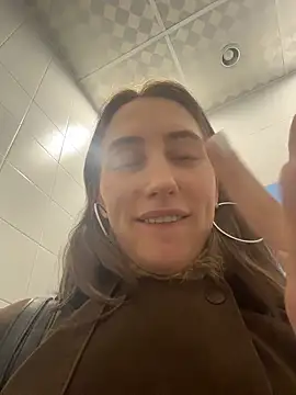 Tiny_Anny is live now