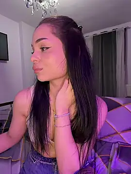 Olivia_Noor is live now