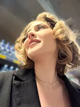 KellyKeler is live now