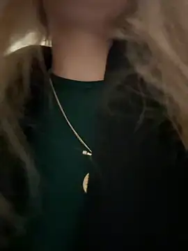 blonde_exe is live now