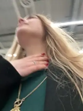 blonde_exe is live now