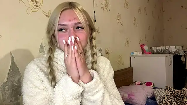 Sophia_Blonde is live now