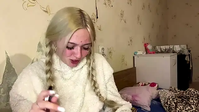 Sophia_Blonde is live now