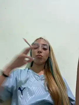 loirinhaaa is live now