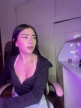 AMBERBUNNY_ is live now