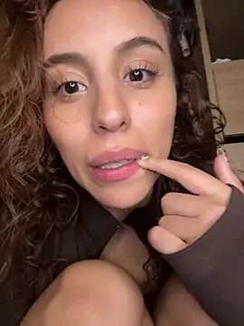 Katee_Jones is live now