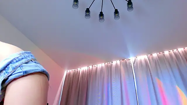StarrShinee is live now