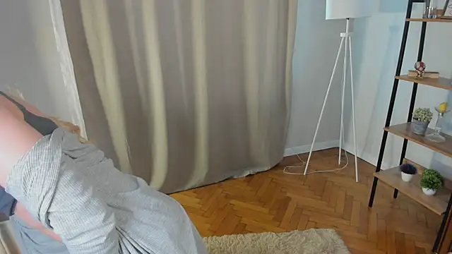 LienKleis is live now