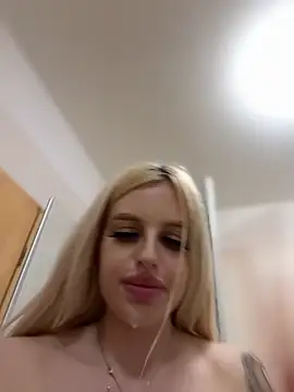 Steffi_Snowbunny is live now