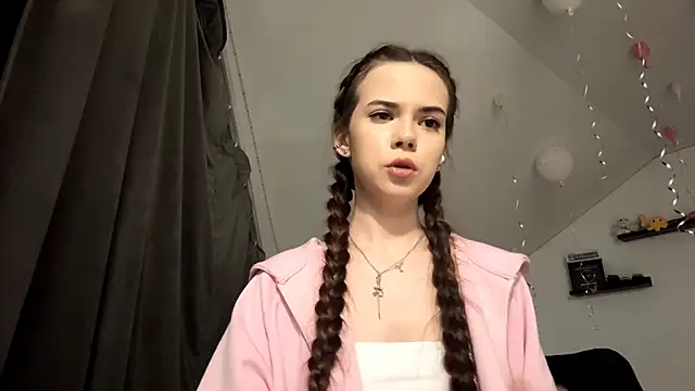 JoellaGrode is live now