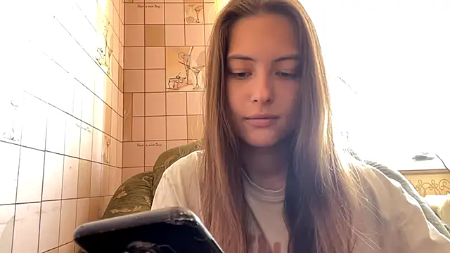 AlesiaGrainger is live now