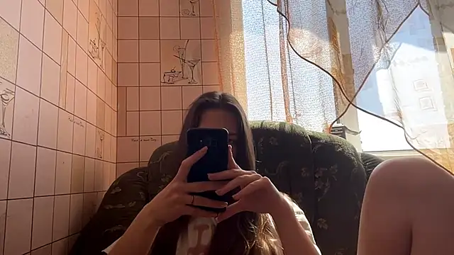 AlesiaGrainger is live now