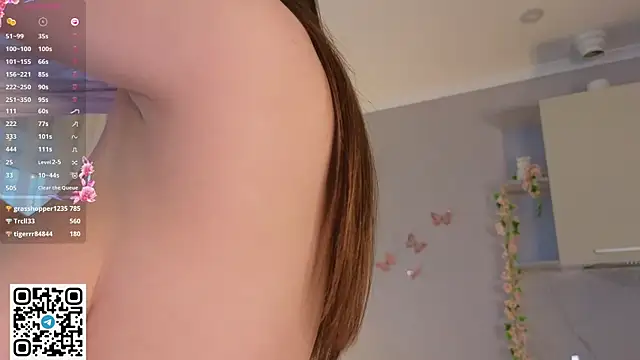 KristiGroune is live now