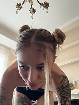 enjoy_my_beauty is live now