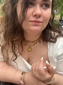 SummerHoney is live now