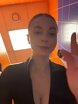 Ttixmila is live now